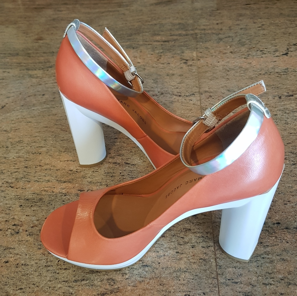 Marc by marc jacobs orange/silver pumps
